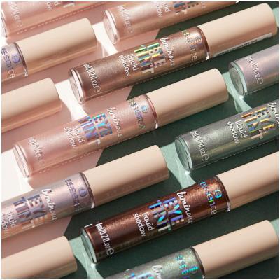 Essence Luminous Eye Tint Liquid Shadow Lidschatten für Frauen 6 ml Farbton  04 Glazed Candy Cloud