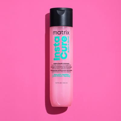 Matrix Instacure Build-A-Bond Mighty Bonds Shampoo Shampoo für Frauen 300 ml